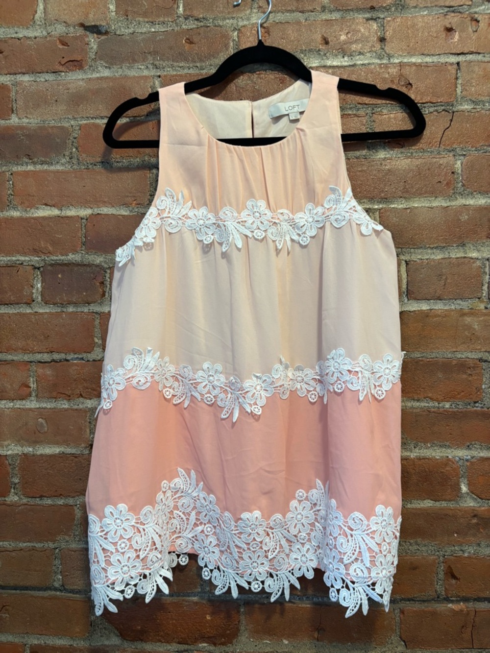 LOFT Multi-Tone Pink/Peach Lace Trim Sleeveless top